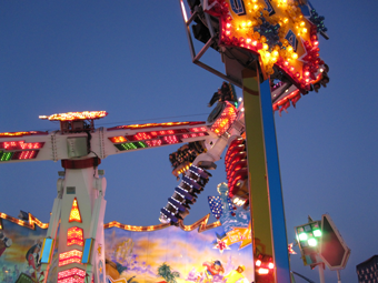 Duesseldorf_Groesste_Kirmes_am_Rhein_LLR