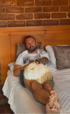 Katze_Tom_Perlita_Banos